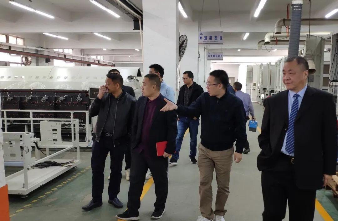 華中科技大學(xué)吳懿平教授、青島海信嘉賓參觀浩寶工廠